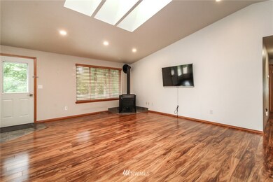 15626 Vail Cut Off Rd SE, Rainier, WA 98576 - photo 7