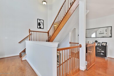 712 Abby Rd Middletown NJ-large-005-23-4