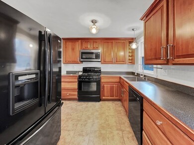 572 Coronation Dr, Franklin, MA 02038 - photo 7