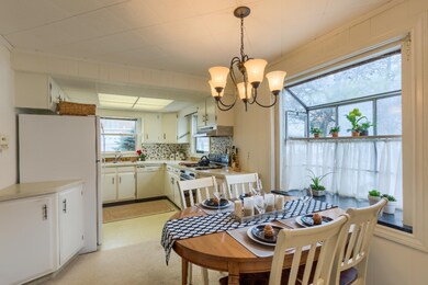 07 Dining and Kitchen