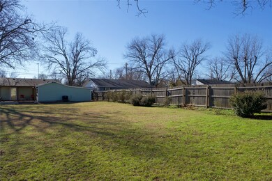201 Water St, Whitesboro, TX 76273 - photo 6