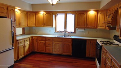 1405 Heslop Rd, Mountain Top, PA 18707 - photo 2