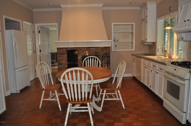 215 W Catharine St, Milford, PA 18337 - photo 2