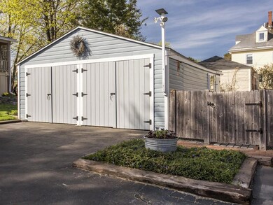 Detached garage