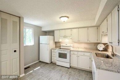 8655 Rising Creek Ct, Springfield, VA 22153 - photo 6