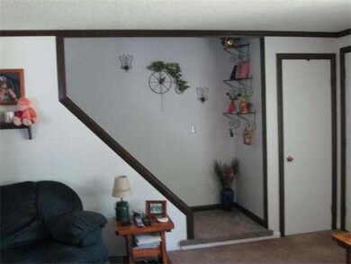 5 Nokomis St, Springfield, MA 01109 - photo 4