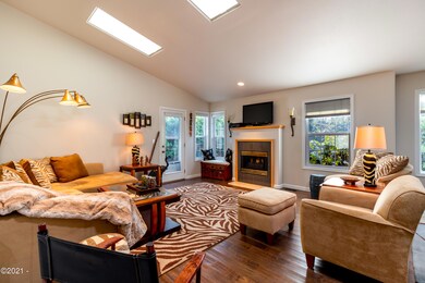 5870 Hacienda Ave, Gleneden Beach, OR