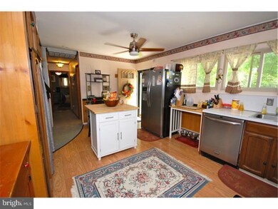 117 Idlewild Rd, Levittown, PA 19057 - photo 4