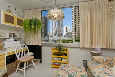 Enclosed lanai with sliding windows and treetop,ci