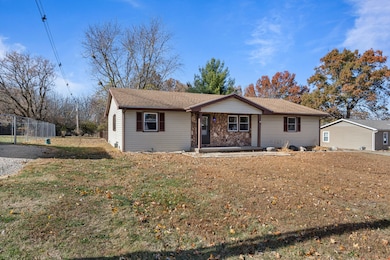 1201 Robin Rd, Mahomet, IL 61853 - photo 2