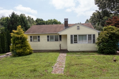 32 Cedar Ln, Uncasville, CT 06382 - photo 3