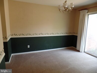 6014 Queenston St, Springfield, VA 22152 - photo 4