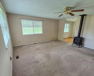 306 S Bernard St, Chewelah, WA 99109 - photo 2
