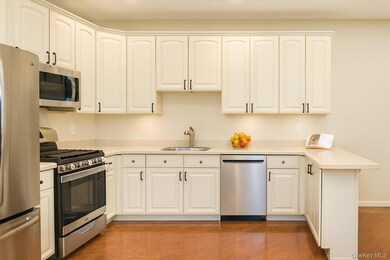 445 Bardini Dr unit 445, Melville, NY 11747 - photo 3