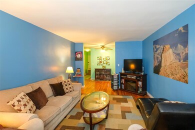 East Rock unit B4, East Rockaway, NY 11518 - photo 4