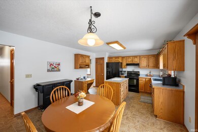 904 Elm St, Auburn, IN 46706 - photo 7