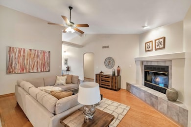 329 E Hub-007-31-DLB 0850-MLS_Size