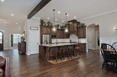 846 E Edenmore Cir-14