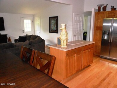 813 E Spur Ct, Lords Valley, PA 18428 - photo 5