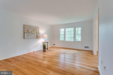 8317 Epinard Ct, Annandale, VA 22003 - photo 5