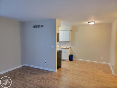 17118 Kingsbrooke Dr unit 77, Clinton Township, MI 48038 - photo 4