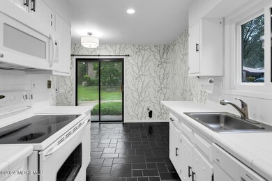 81 Lexington Ct, Red Bank, NJ 07701 - photo 6