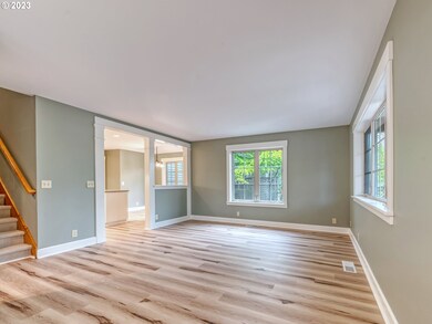 Living Room/Entrance