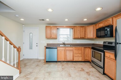 908 Winsap Ct, Halethorpe, MD 21227 - photo 5