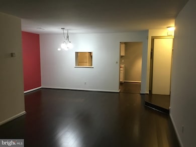 5833 Cove Landing Rd unit 102, Burke, VA 22015 - photo 2