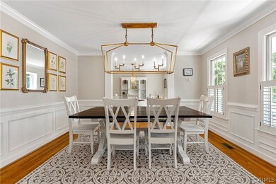Formal sitting room (currently used as a dining ro