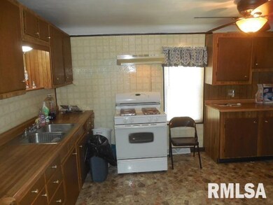 1635 W 3rd St, Davenport, IA 52802 - photo 2