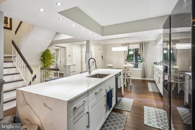 6004 Forrest Hollow Ln, Springfield, VA 22152 - photo 7