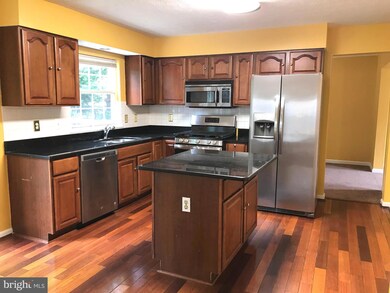 905 Rosey Bill Dr, Upper Marlboro, MD 20774 - photo 4