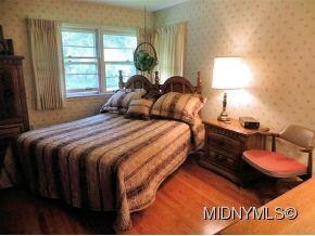 Mstr Bedrm- Huge Closet + Hdwd