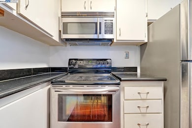 151 Lakeside Dr unit 213, Oakland, CA 94612 - photo 5