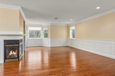 Beautiful maintained hard wood floors in living area