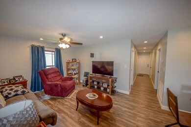 901 E Myrtle Ave, Johnson City, TN 37601 - photo 6