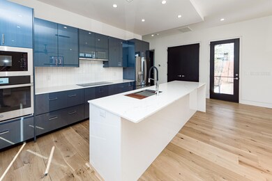 Beautiful Contemporary Kitchen