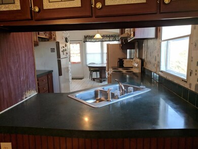 Dining room to Kitchen