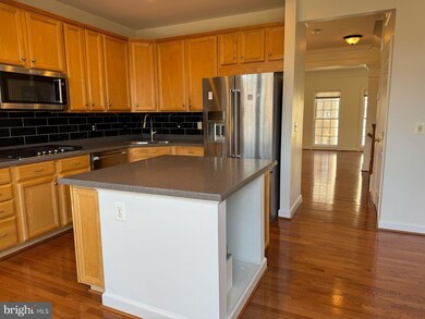 9056 Tanyard Ln, Lorton, VA 22079 - photo 6