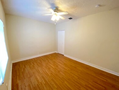 1412 Okeechobee Rd unit 4, West Palm Beach, FL 33401 - photo 5
