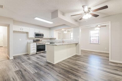 Kitchen with kitchen peninsula, appliances with st