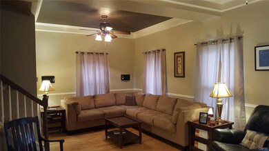 Livingroom with tray ceiling
