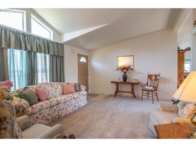 Living Room/Entrance