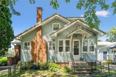 1st St SE Exterior View