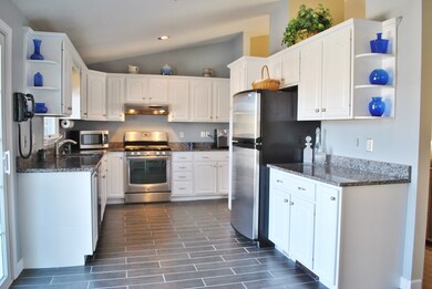 10 Dora St, Nashua, NH 03060 - photo 6