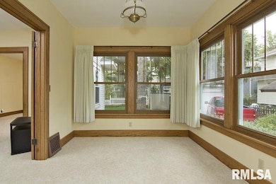 613 E Laurel St, Davenport, IA 52803 - photo 5