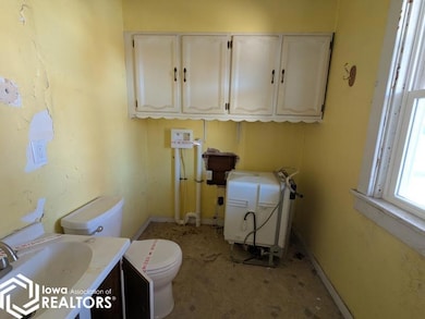 1105 N 8th St, Burlington, IA 52601 - photo 6