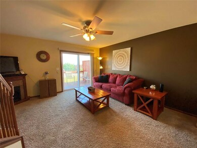 2900 Samuel Ct SW unit B, Cedar Rapids, IA 52404 - photo 6