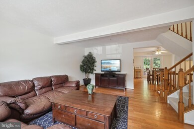 8527 Pine Meadows Dr, Odenton, MD 21113 - photo 4